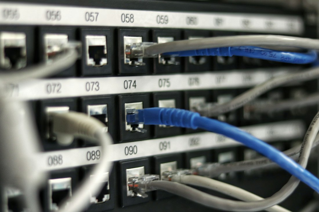 Netzwerkverkabelung im Serverschrank